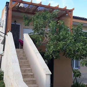  Apartman T And T