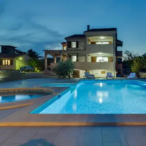  Vila Zlatni Dvori Zadarvillas